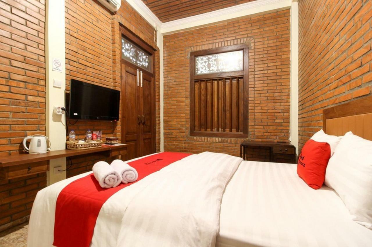 Reddoorz Near Amikom Yogyakarta 2 Maguwo Экстерьер фото