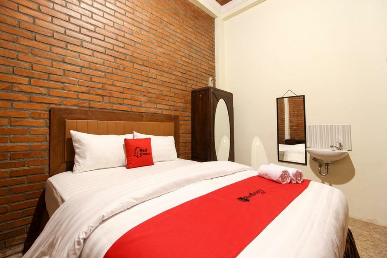Reddoorz Near Amikom Yogyakarta 2 Maguwo Экстерьер фото